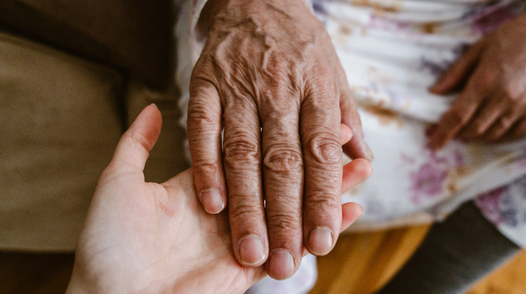 Atención sociosanitaria a personas dependientes en instituciones sociales